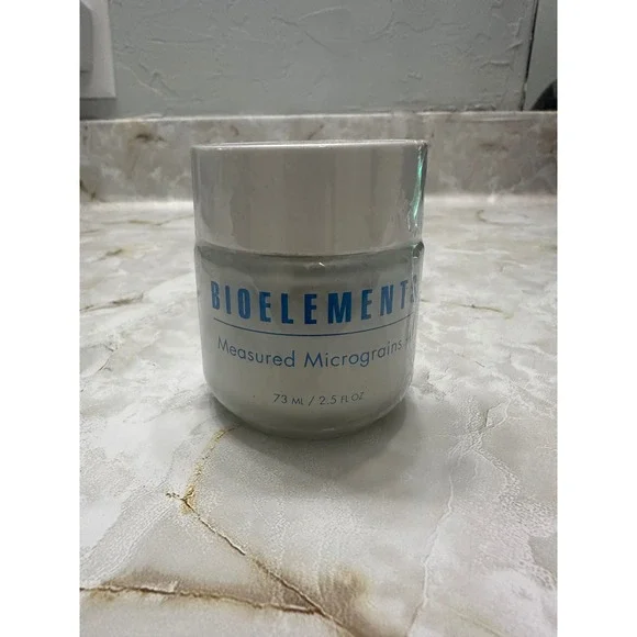 Bioelements Measured Micrograins Facial Scrub Exfoliator 2.5 fl oz / 73 mL - Picture 1 of 4